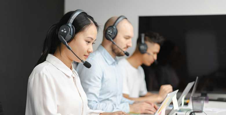 7 easy ways to use AI to enhance your customer service