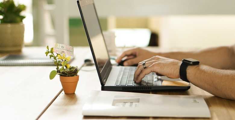 Business name & slogan generators: how AI can help